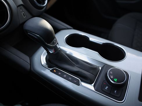 Used 2022 Chevrolet Blazer LT image 32