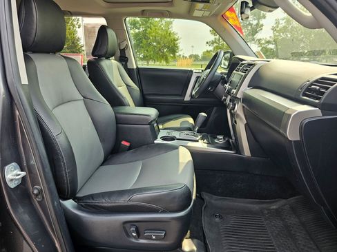 Used 2022 Toyota 4Runner SR5 Premium w/ Moonroof Package AWD/4WD image 10