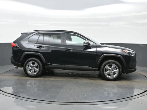 Used 2025 Toyota RAV4 XLE w/ Convenience Package image 7