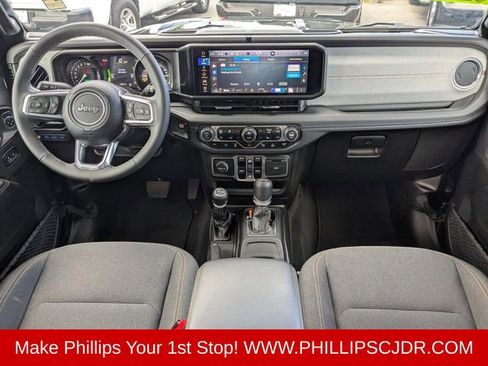 Certified 2025 Jeep Wrangler Unlimited Sahara w/ Safety Group AWD/4WD image 14