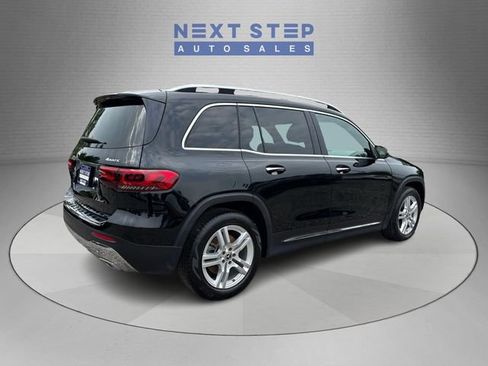 Used 2021 Mercedes-Benz GLB 250 4MATIC w/ Premium Package image 8