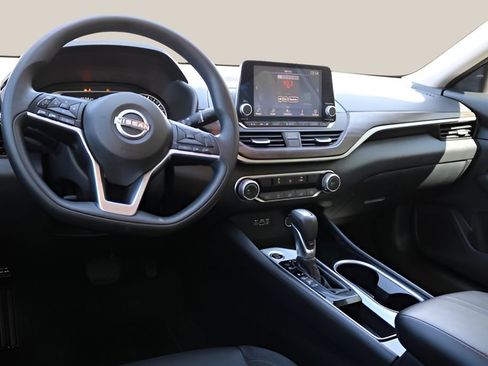 Used 2024 Nissan Altima 2.5 SV FWD image 14