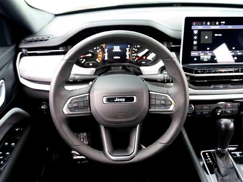 Used 2024 Jeep Compass Latitude image 27