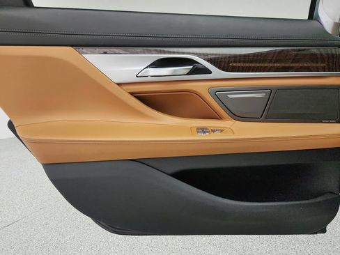 Used 2019 BMW 750i xDrive w/ Executive Package AWD/4WD image 28
