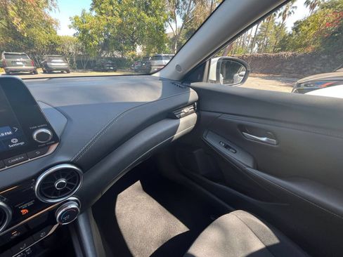 Used 2025 Nissan Sentra SV FWD image 33