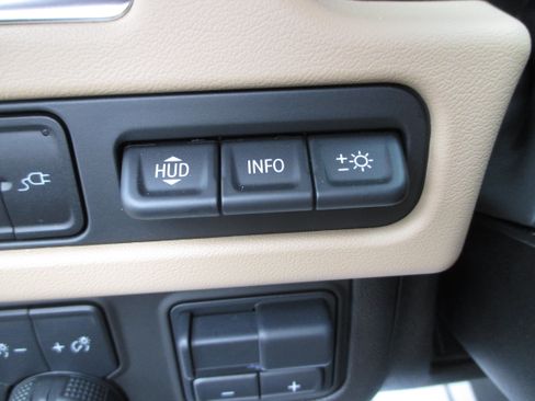 Used 2021 Chevrolet Tahoe Premier w/ Premium Package AWD/4WD image 19
