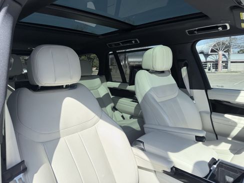 Used 2023 Land Rover Range Rover Long Wheelbase Autobiography image 63