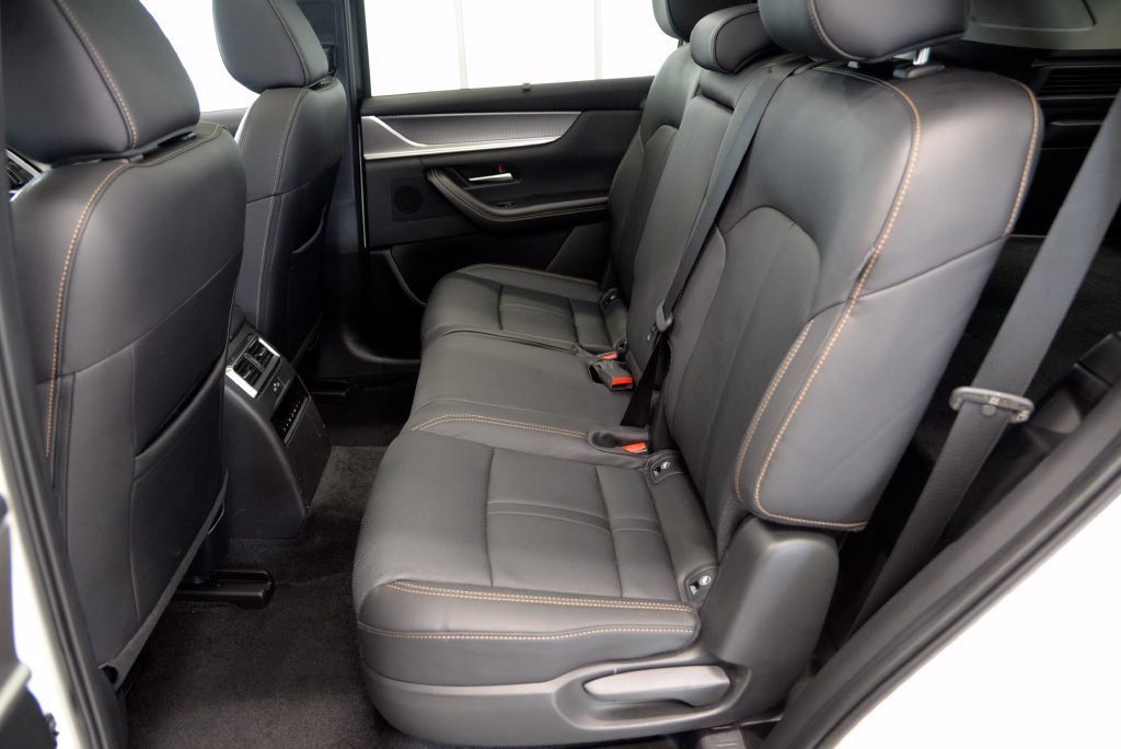 Certified 2025 MAZDA CX-70 Plug-In Hybrid w/ Premium Pkg AWD/4WD image 28