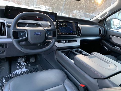 Used 2025 Ford Expedition Active image 22