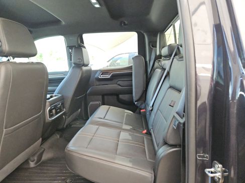 Certified 2022 Chevrolet Silverado 1500 High Country w/ Technology Package image 9