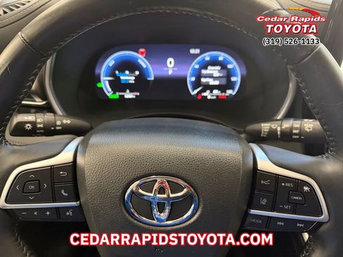 Used 2023 Toyota Highlander Limited image 14