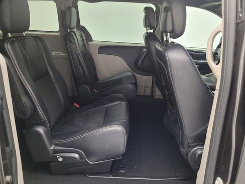 Used 2019 Dodge Grand Caravan SXT image 19