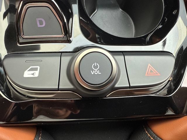 Used 2025 Cadillac Lyriq Luxury AWD/4WD image 2