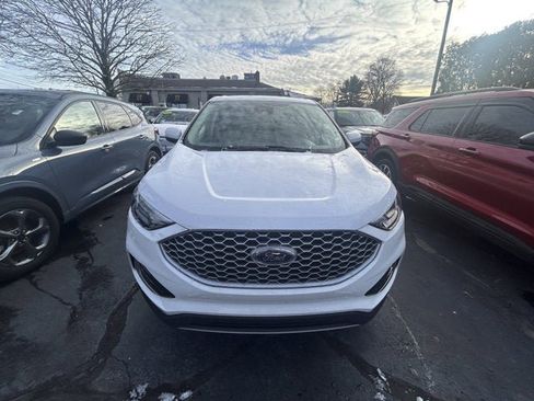 Used 2023 Ford Edge SEL image 2