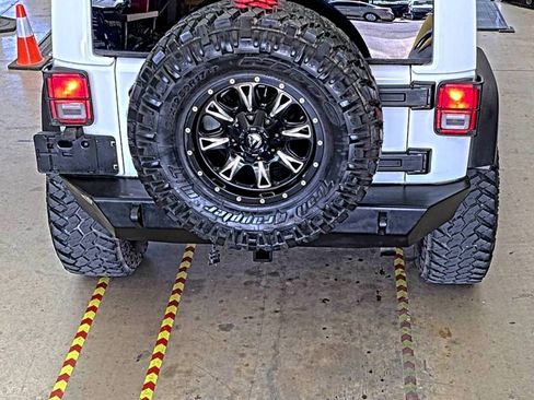 Used 2013 Jeep Wrangler Unlimited Sahara image 9