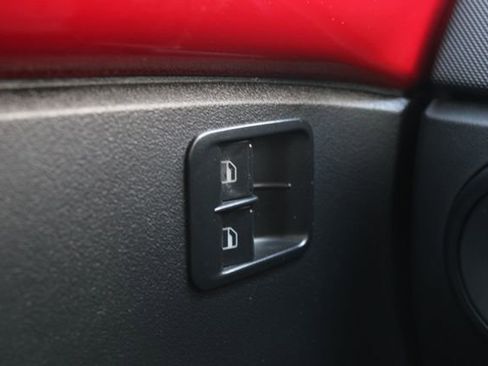 Used 2009 Volkswagen Beetle S image 7