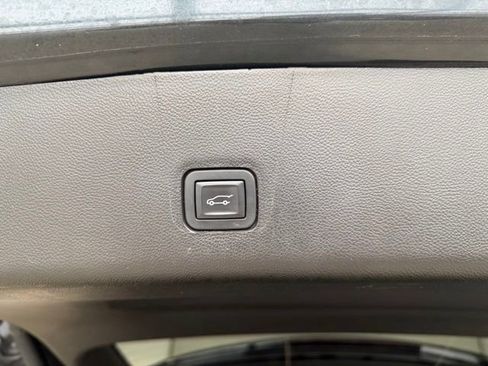 Used 2019 Chevrolet Traverse LT FWD image 32