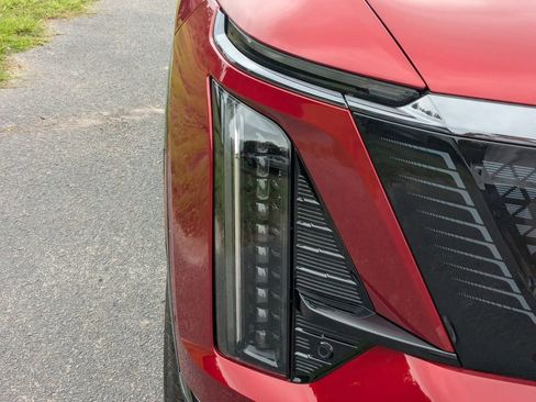 New 2026 Cadillac Vistiq Sport w/ LPO, Floor Liner Package AWD/4WD image 12