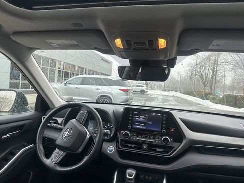 Used 2021 Toyota Highlander XLE image 8