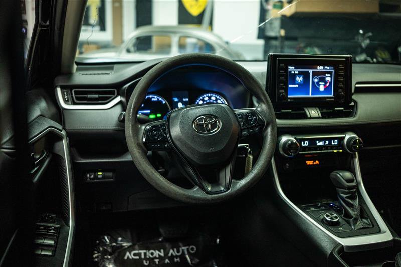 Used 2020 Toyota RAV4 LE AWD/4WD image 15