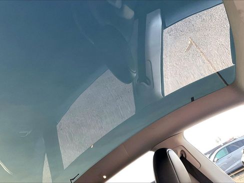 Used 2022 Tesla Model Y Long Range image 28