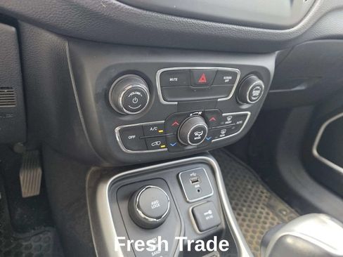 Used 2018 Jeep Compass Latitude w/ Popular Equipment Group AWD/4WD image 15