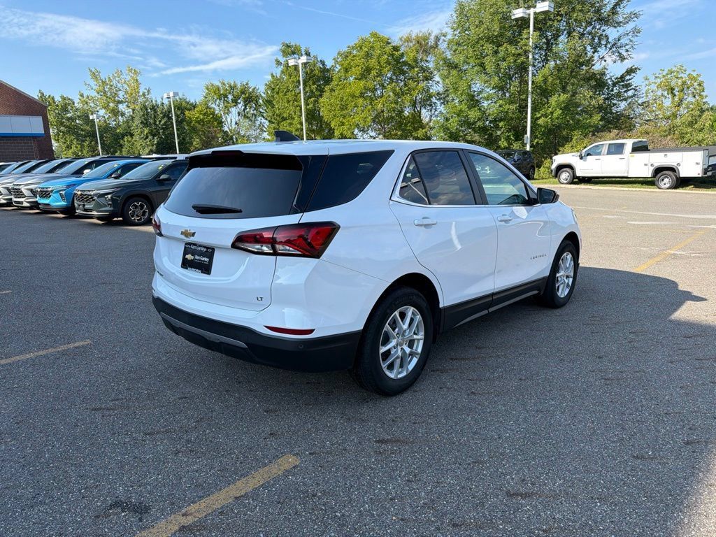 Used 2024 Chevrolet Equinox LT FWD image 9