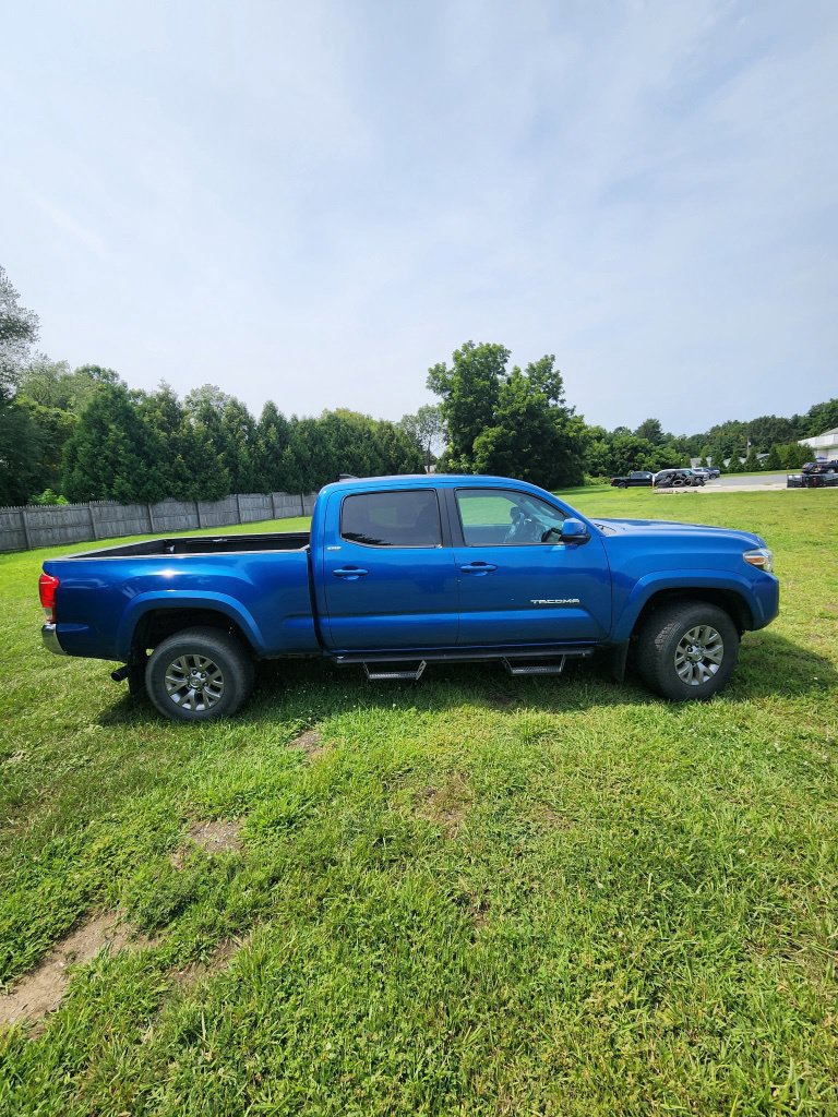 Used 2016 Toyota Tacoma SR5 w/ SR5 Appearance Package (SN) AWD/4WD image 9