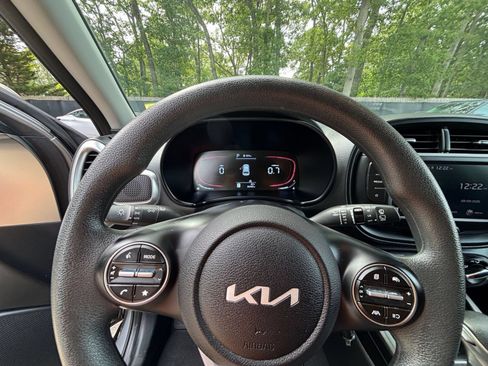 Used 2025 Kia Soul LX w/ LX Technology Package FWD image 39