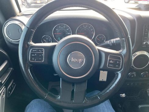Used 2017 Jeep Wrangler Unlimited Rubicon w/ Cold Weather Group AWD/4WD image 13