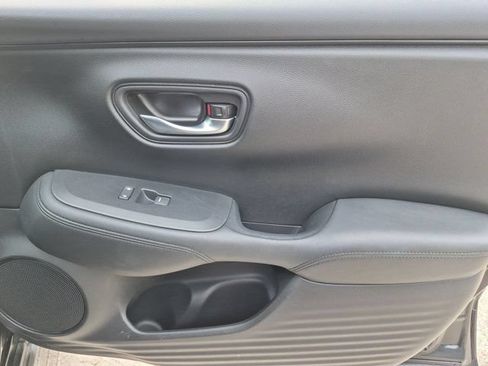 Used 2025 Honda HR-V LX image 32