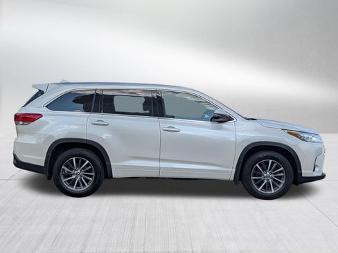 Used 2017 Toyota Highlander XLE AWD/4WD image 8