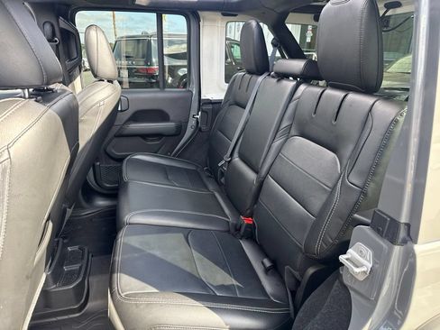Used 2022 Jeep Wrangler Unlimited Sahara w/ Cold Weather Group AWD/4WD image 19