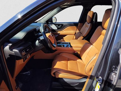 Used 2023 Lincoln Aviator Black Label w/ Class IV Trailer Tow Package image 11