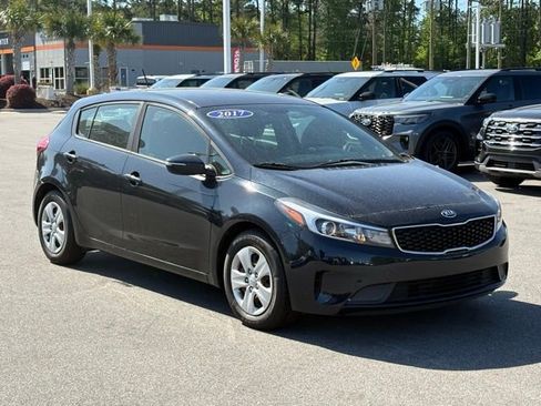 Used 2017 Kia Forte LX FWD image 7