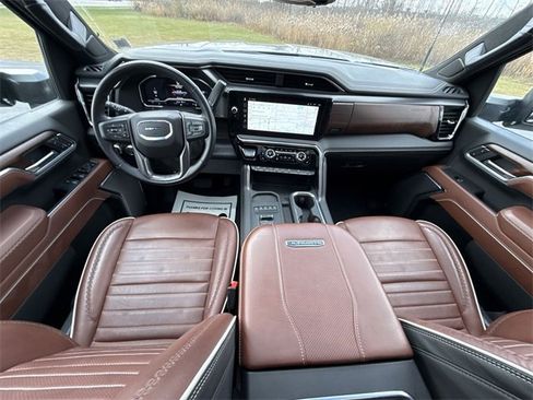 Used 2025 GMC Sierra 2500 Denali Ultimate w/ Snow Plow Prep/Camper Package image 21