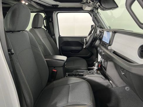 Used 2024 Jeep Wrangler Sport S image 33