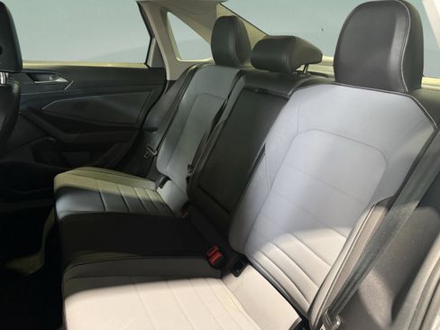 Used 2025 Volkswagen Jetta SE image 21