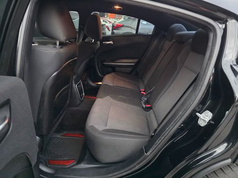 Used 2016 Dodge Charger SXT image 11