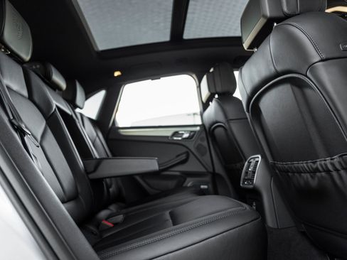 Certified 2026 Porsche Macan AWD/4WD image 41