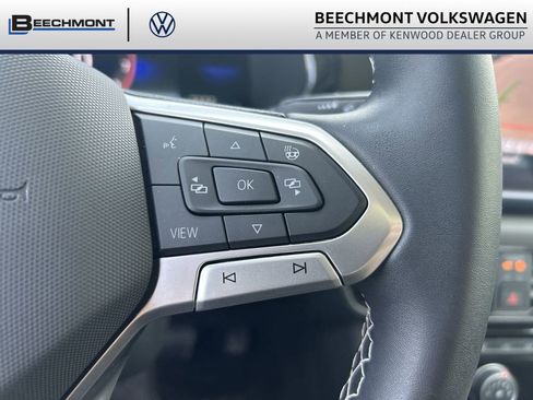 Used 2023 Volkswagen Taos SE w/ Panoramic Sunroof Package AWD/4WD image 17