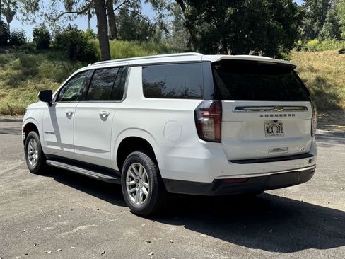 Used 2021 Chevrolet Suburban LT RWD image 4