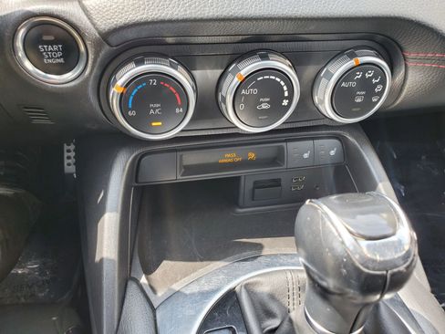 Used 2017 FIAT 124 Spider Abarth RWD image 23