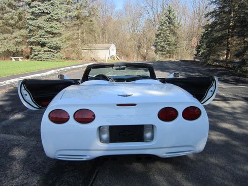 Used 2000 Chevrolet Corvette Convertible w/ Memory Pkg image 32