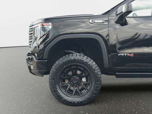 Used 2025 GMC Sierra 1500 AT4 w/ AT4 Premium Package AWD/4WD image 6