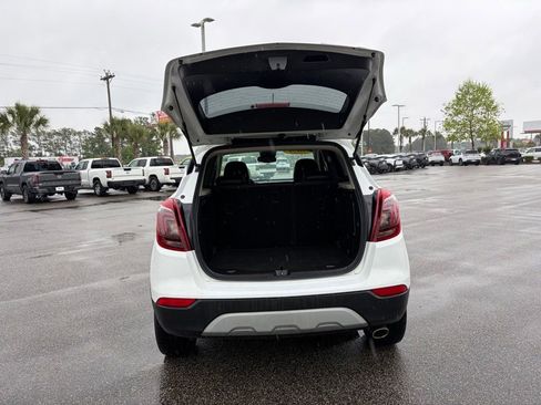 Used 2021 Buick Encore Preferred AWD/4WD image 5