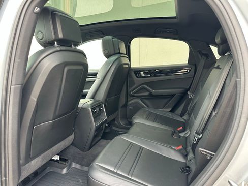 Used 2021 Porsche Cayenne Coupe image 17