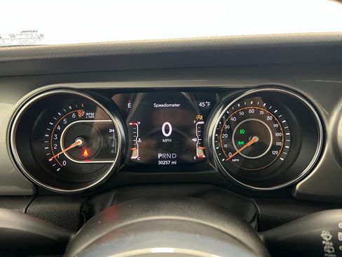 Used 2022 Jeep Wrangler Unlimited Sahara w/ Cold Weather Group image 23