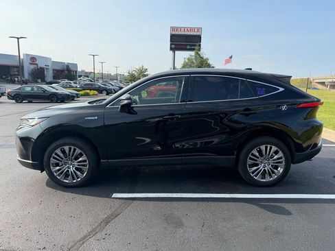 Used 2021 Toyota Venza XLE w/ Softex Package AWD/4WD image 4