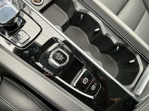 New 2026 Volvo XC60 B5 Ultra w/ Climate Package AWD/4WD image 17